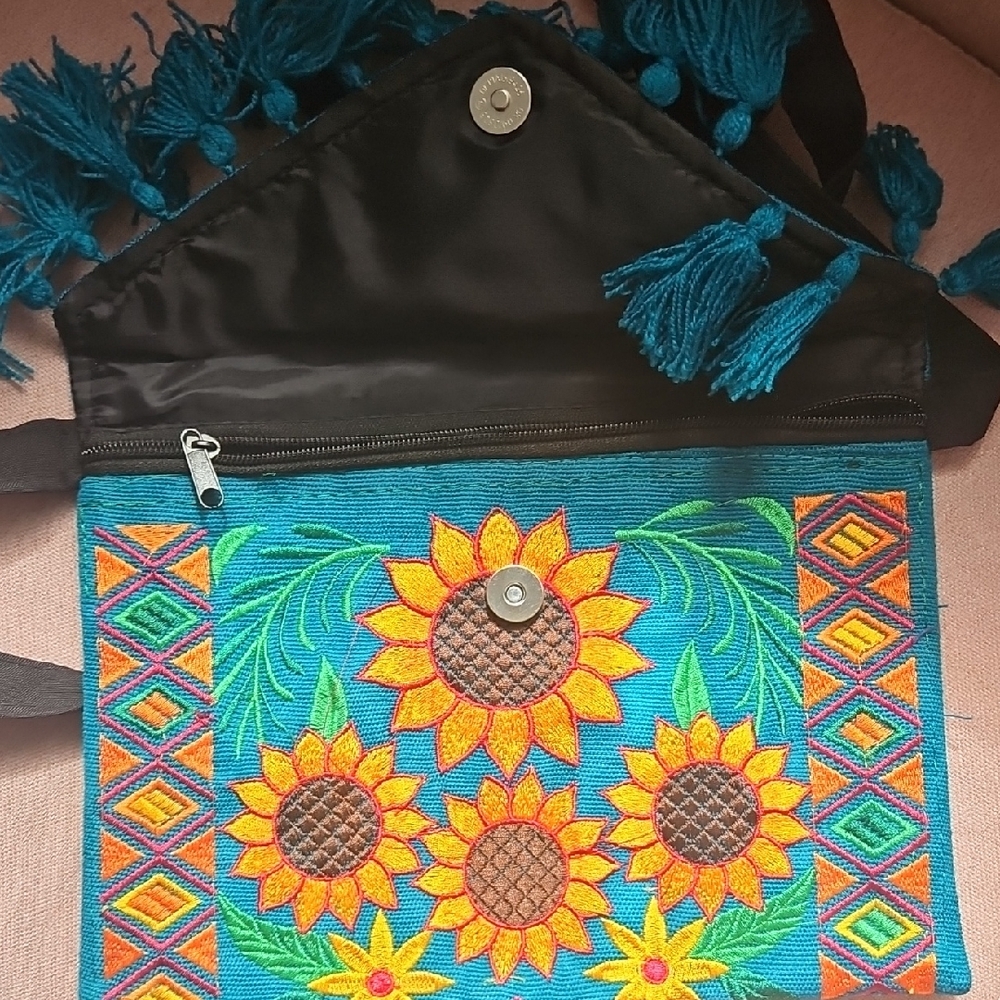 Colorful Embroidered Clutch - Picture 4 of 5
